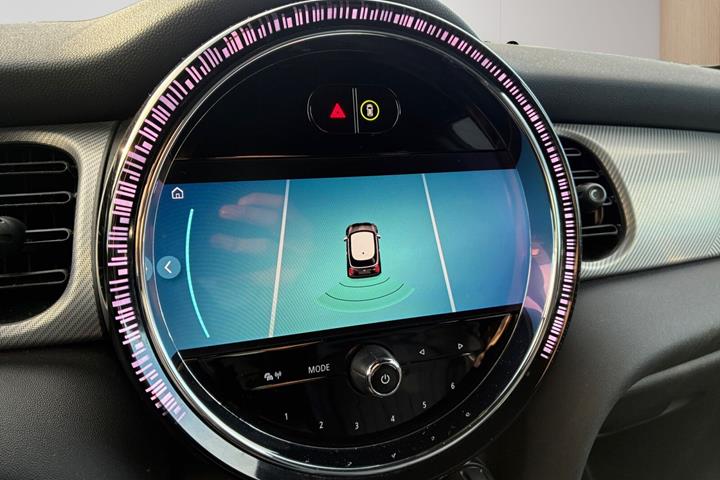 Blå Mini Cooper fra 2023