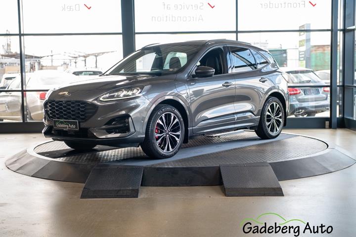 Grå Ford Kuga fra 2021