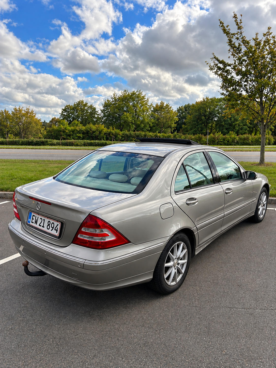 Orange Mercedes C200 fra 2004