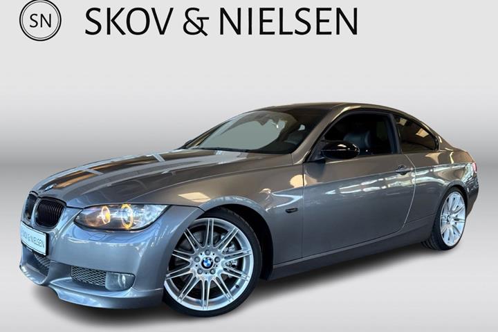 Grå BMW 335i fra 2006