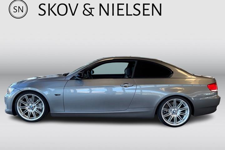 Grå BMW 335i fra 2006