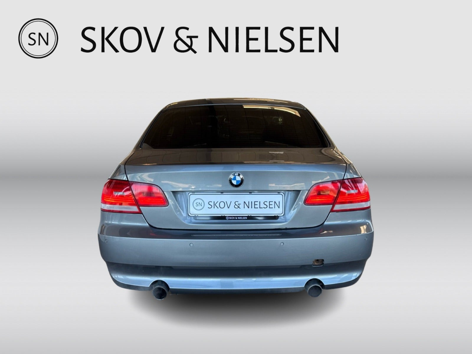 Grå BMW 335i fra 2006