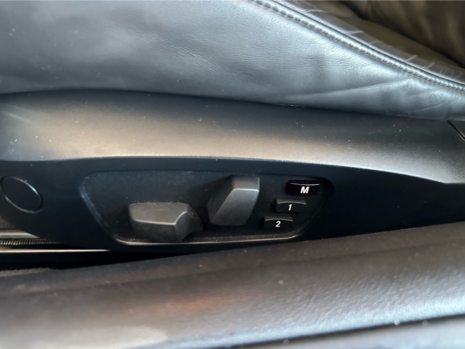 Grå BMW 335i fra 2006