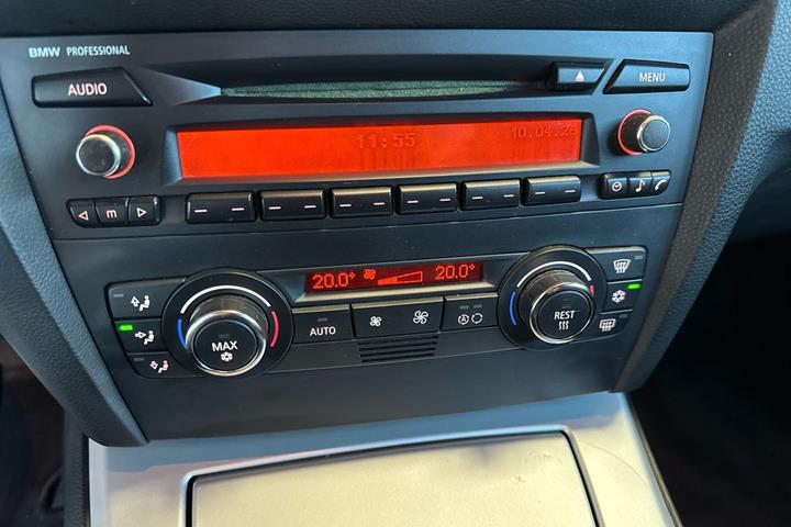 Grå BMW 335i fra 2006