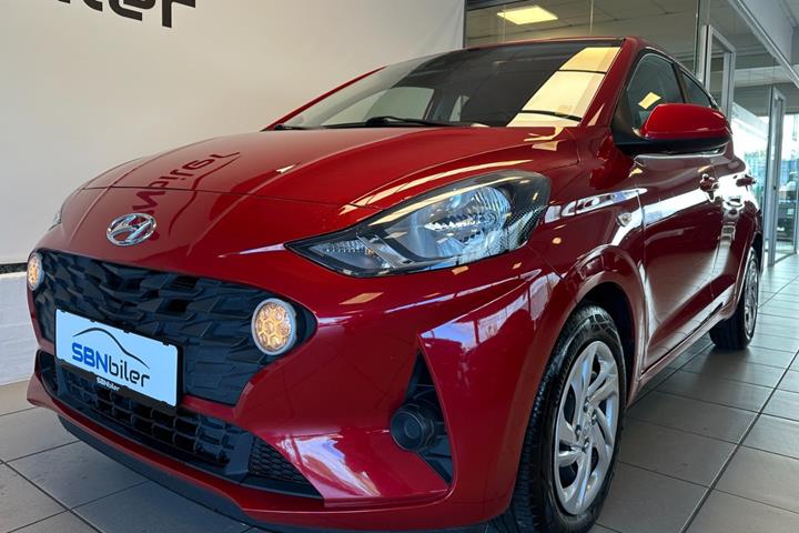 Rød Hyundai i10 fra 2022