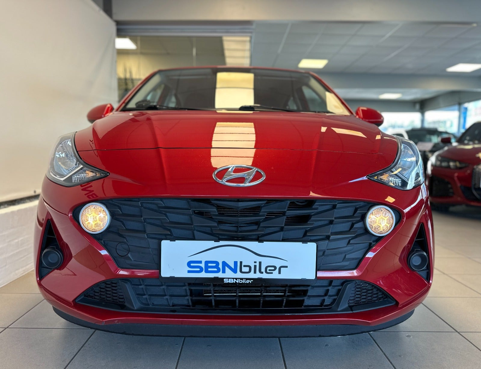 Rød Hyundai i10 fra 2022
