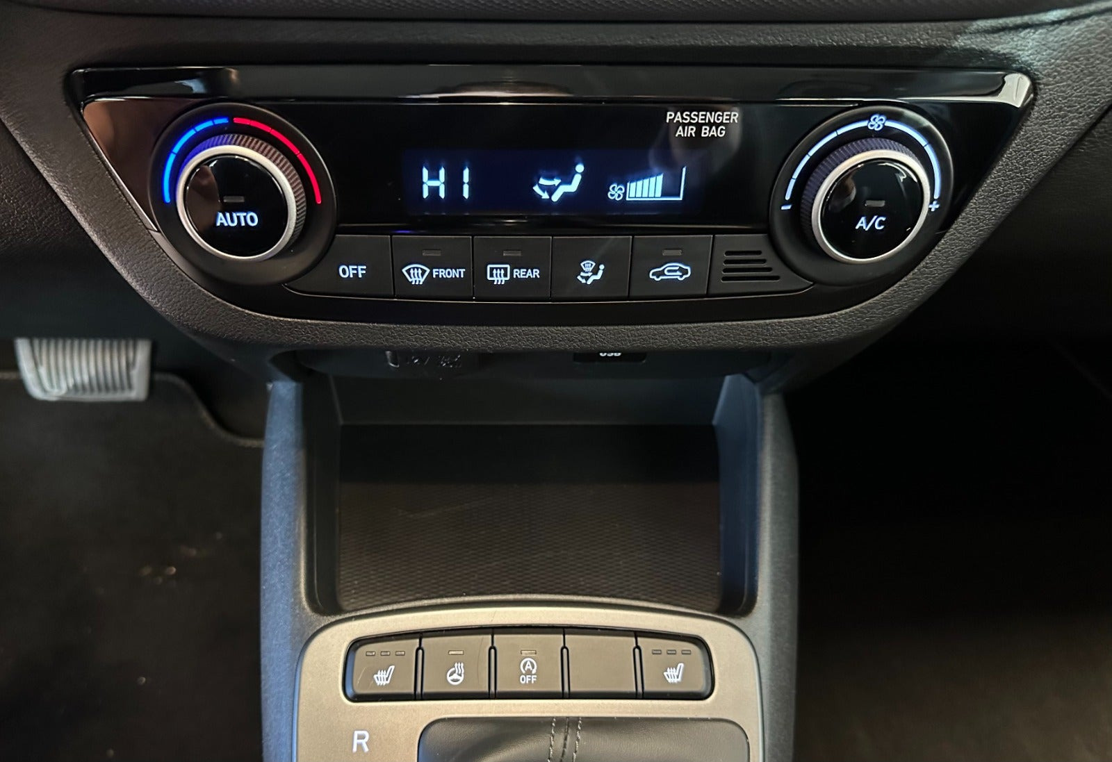 Rød Hyundai i10 fra 2022