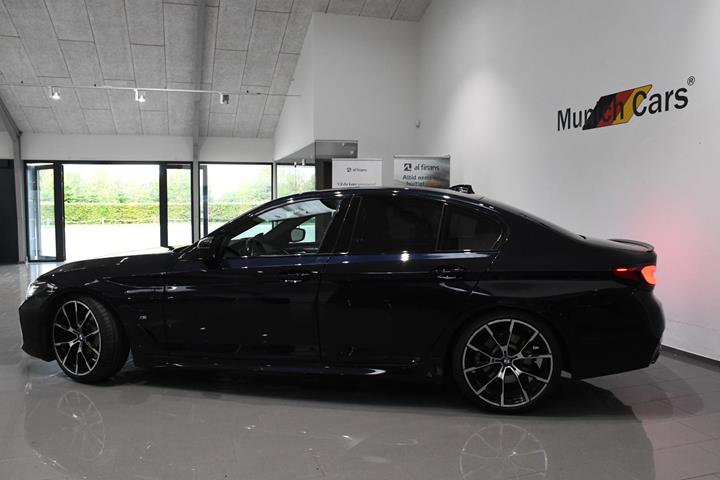Sort BMW 530e fra 2023