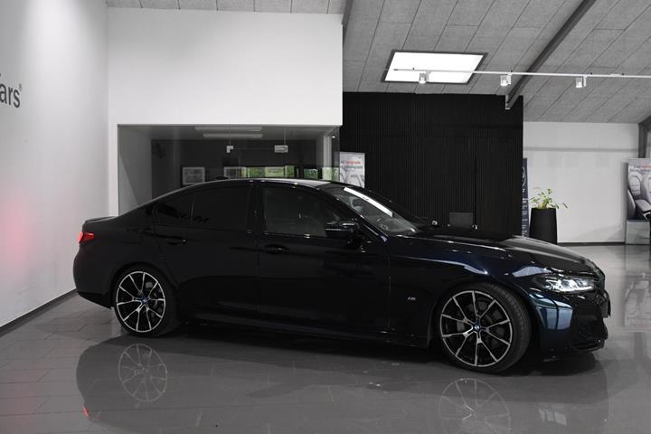 Sort BMW 530e fra 2023