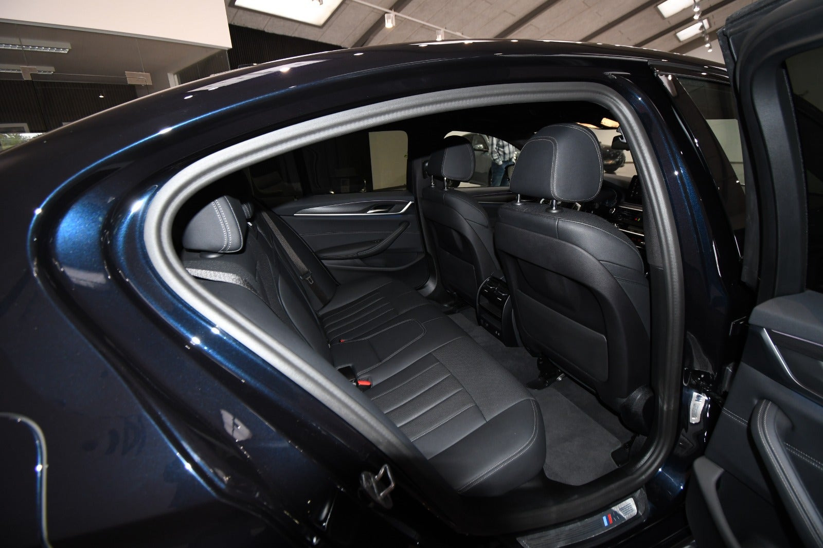 Sort BMW 530e fra 2023