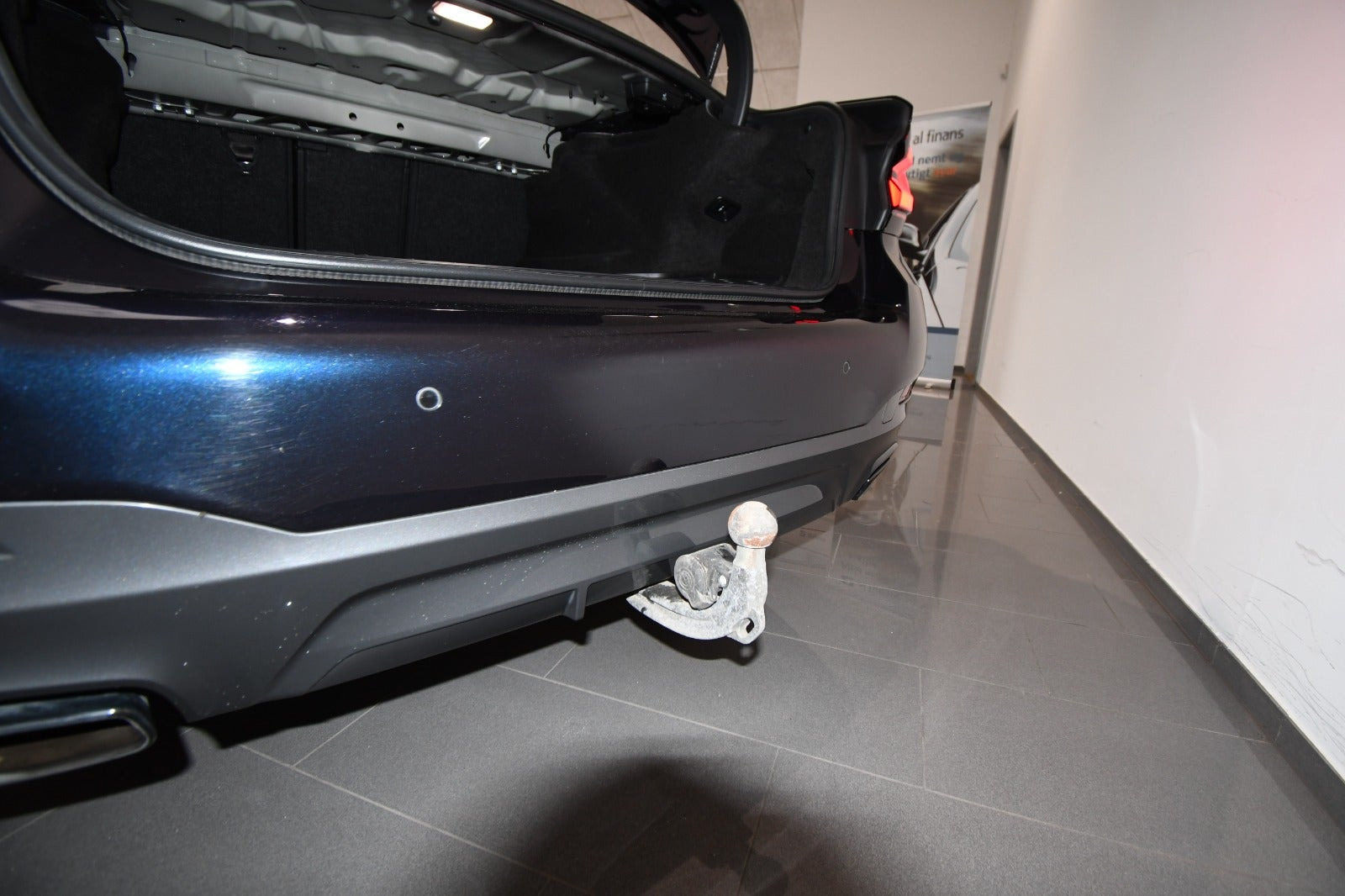 Sort BMW 530e fra 2023