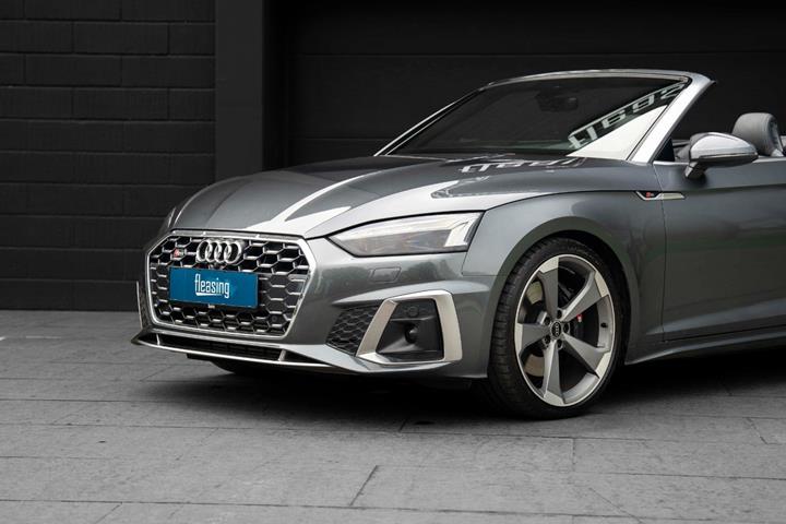 Grå Audi S5 fra 2021