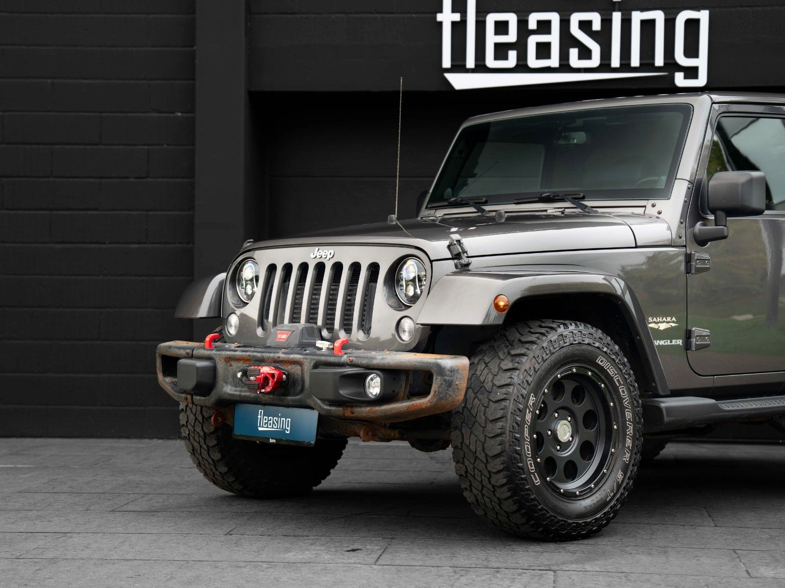 Grå Jeep Wrangler Unlimited fra 2014