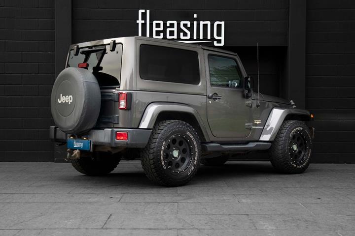 Grå Jeep Wrangler Unlimited fra 2014