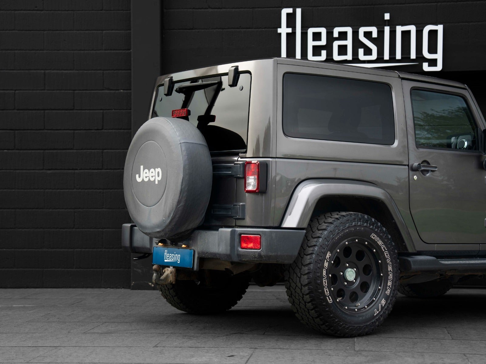 Grå Jeep Wrangler Unlimited fra 2014
