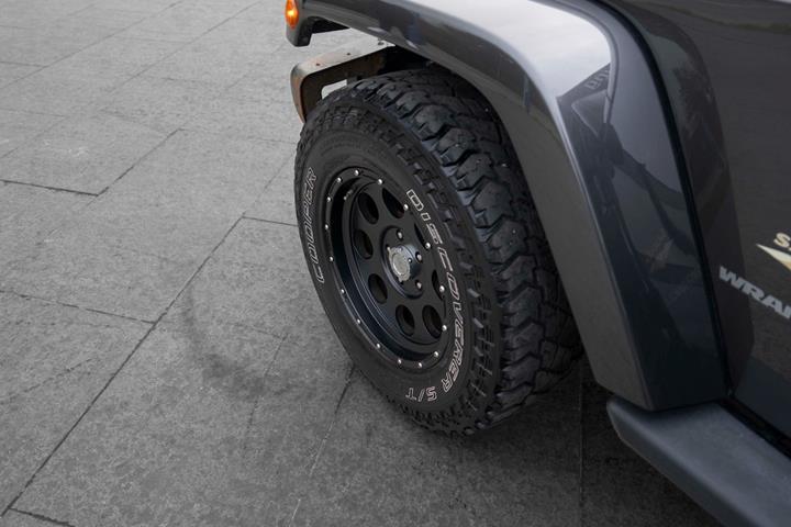 Grå Jeep Wrangler Unlimited fra 2014