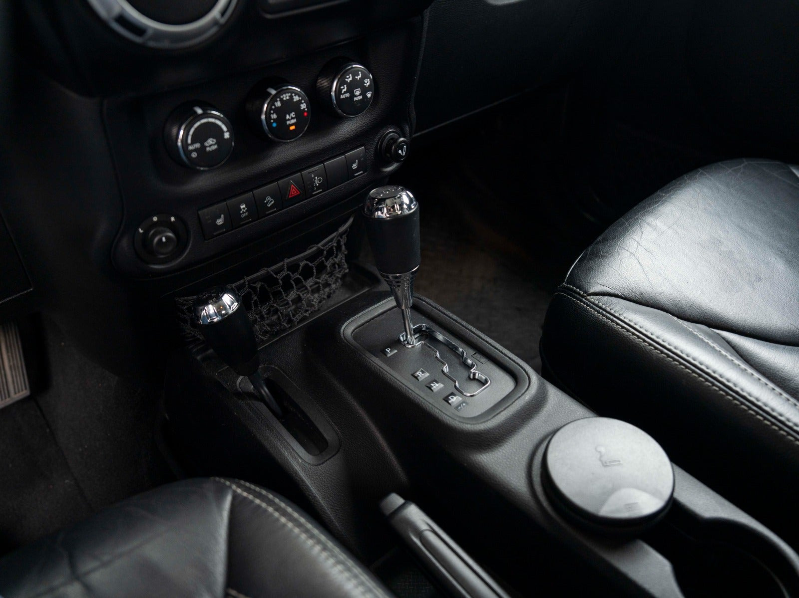 Grå Jeep Wrangler Unlimited fra 2014