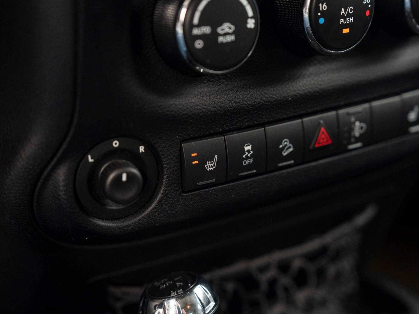 Grå Jeep Wrangler Unlimited fra 2014
