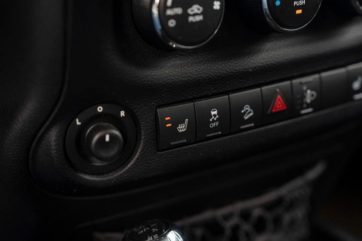 Grå Jeep Wrangler Unlimited fra 2014
