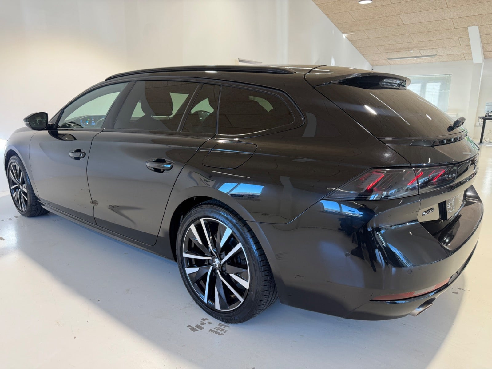 Sort Peugeot 508 fra 2020