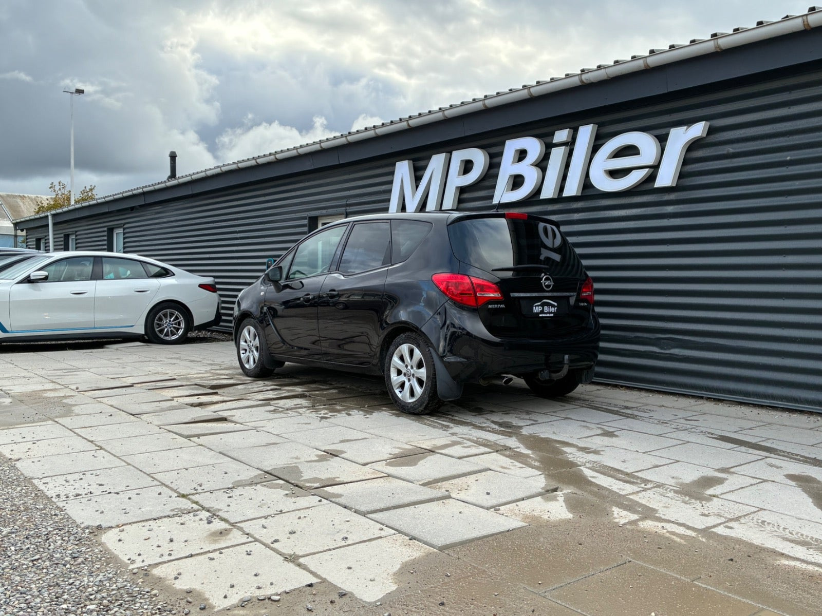 Sort Opel Meriva fra 2011