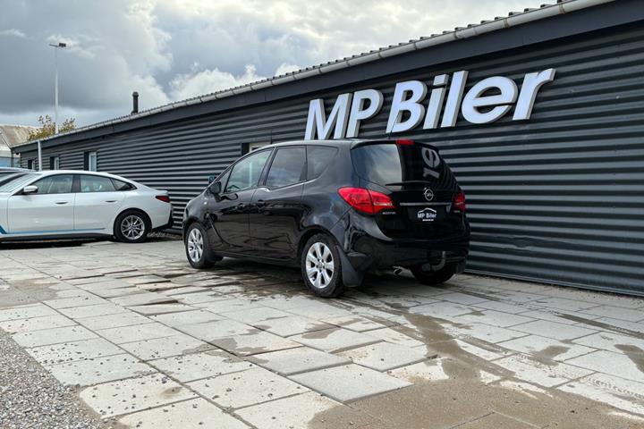 Sort Opel Meriva fra 2011