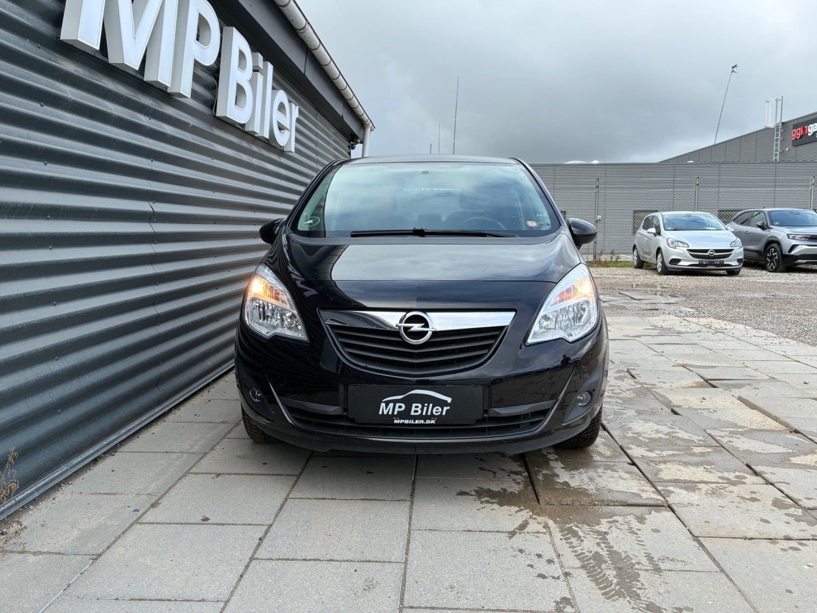 Sort Opel Meriva fra 2011
