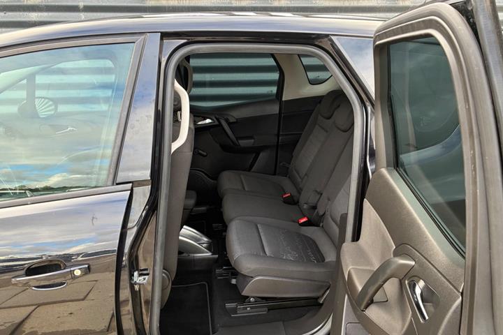Sort Opel Meriva fra 2011
