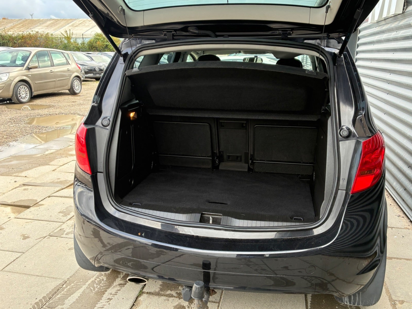 Sort Opel Meriva fra 2011