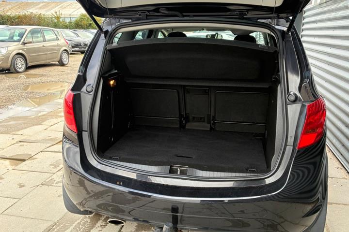 Sort Opel Meriva fra 2011