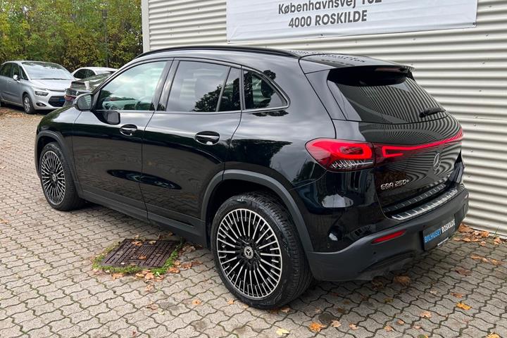 Sort Mercedes EQA250+ fra 2023