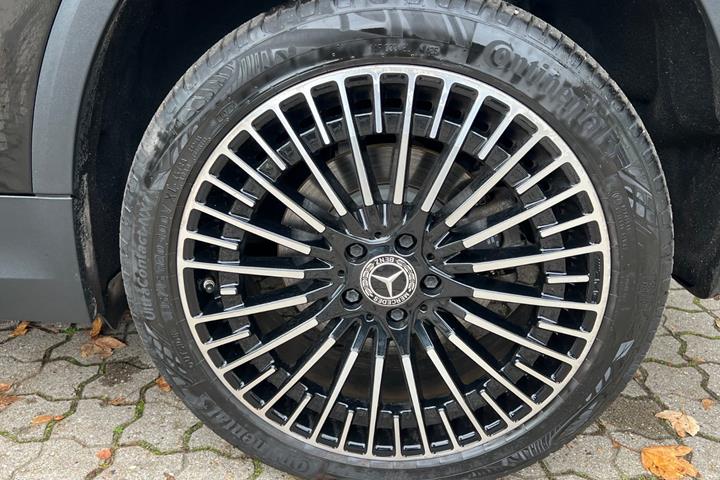 Sort Mercedes EQA250+ fra 2023