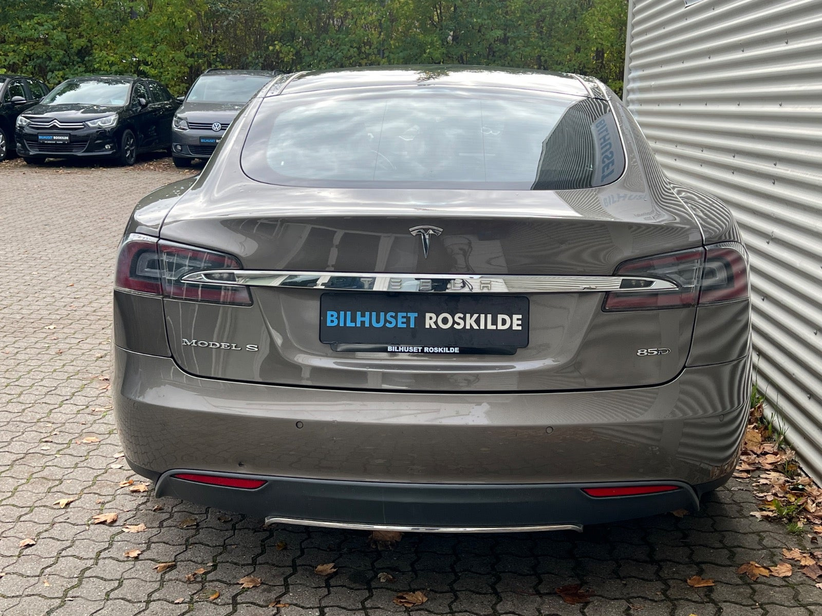 Brun Tesla Model S fra 2015