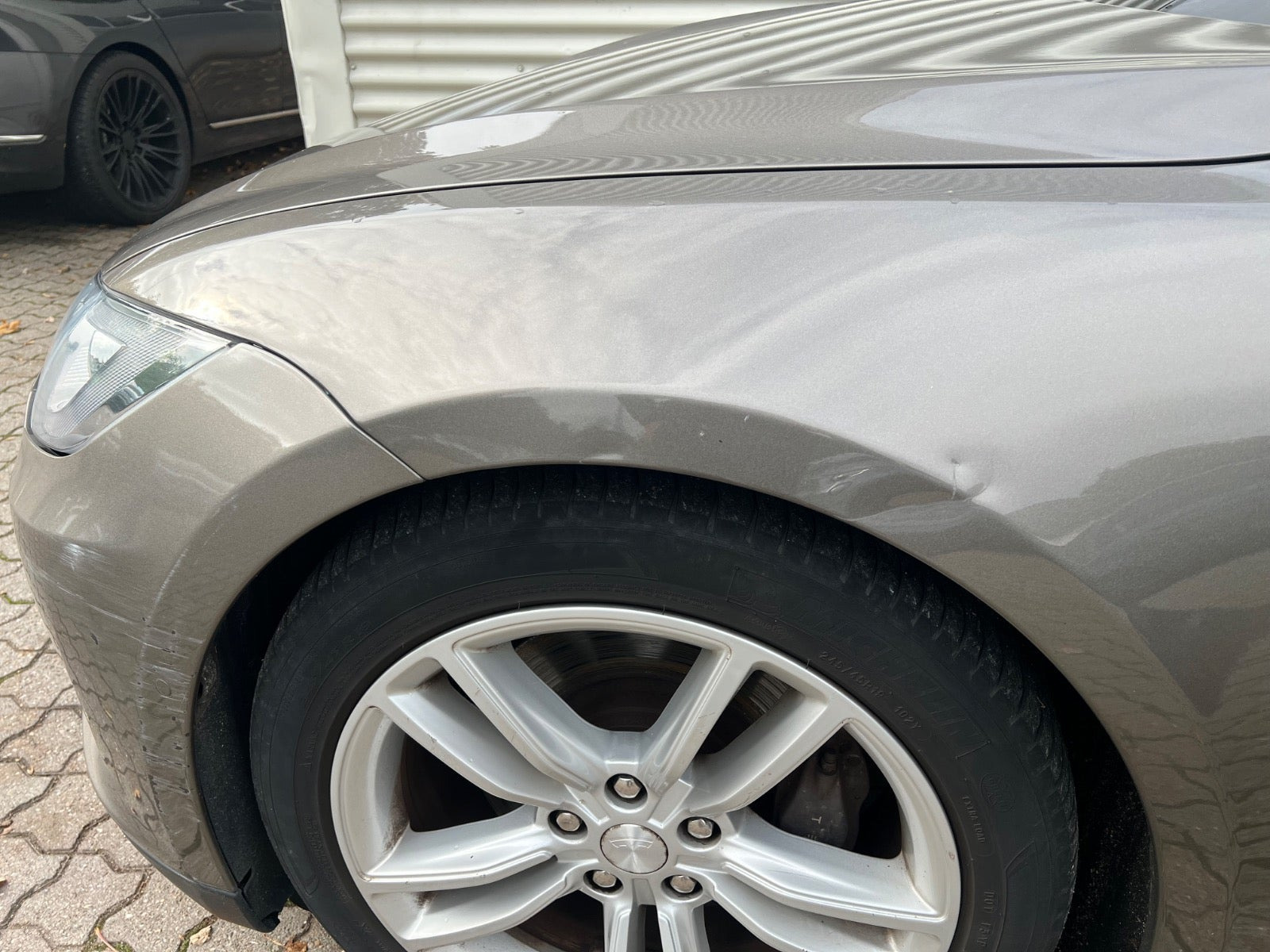 Brun Tesla Model S fra 2015