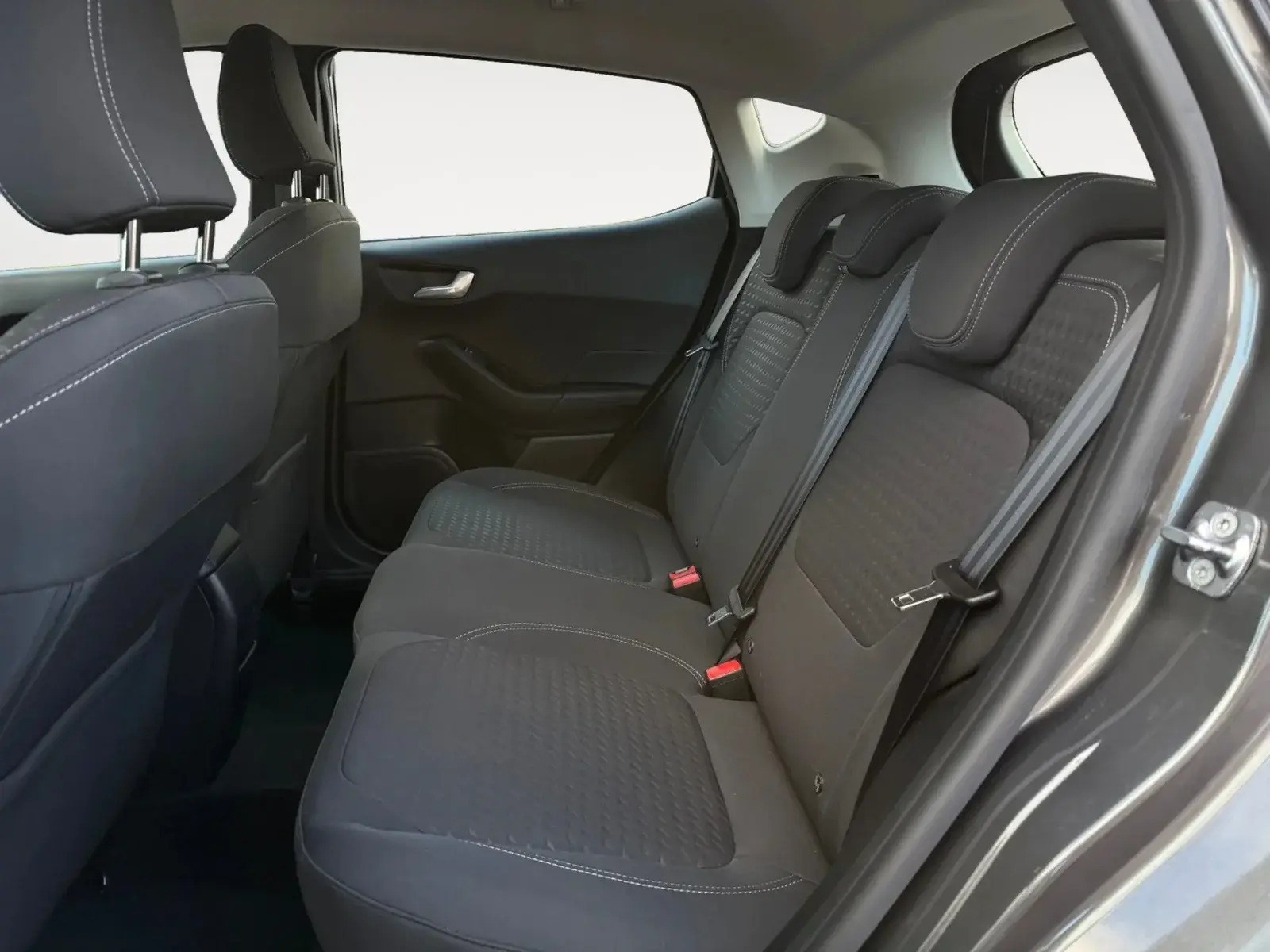 Grå Ford Fiesta fra 2020