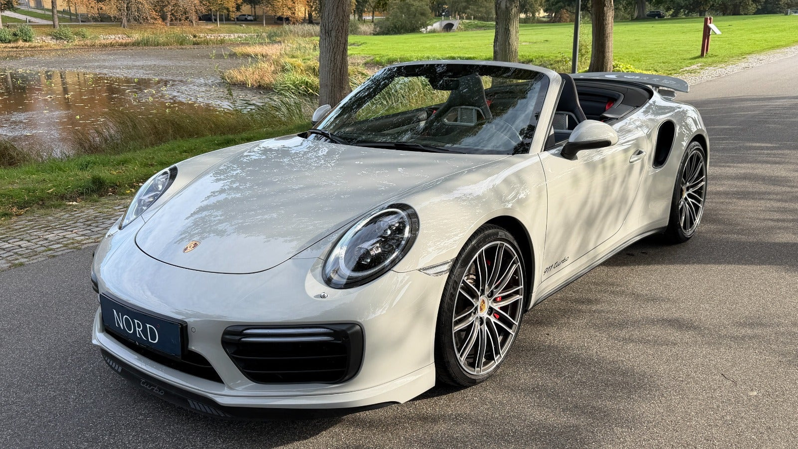 Grøn Porsche 911 Turbo fra 2018