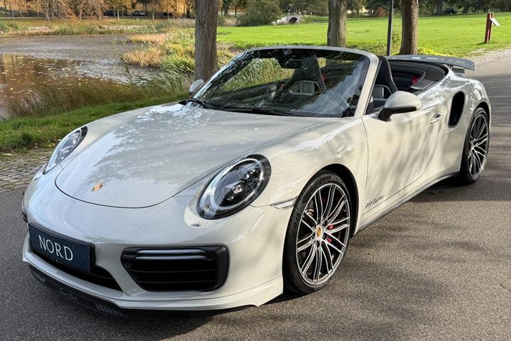 Grøn Porsche 911 Turbo fra 2018