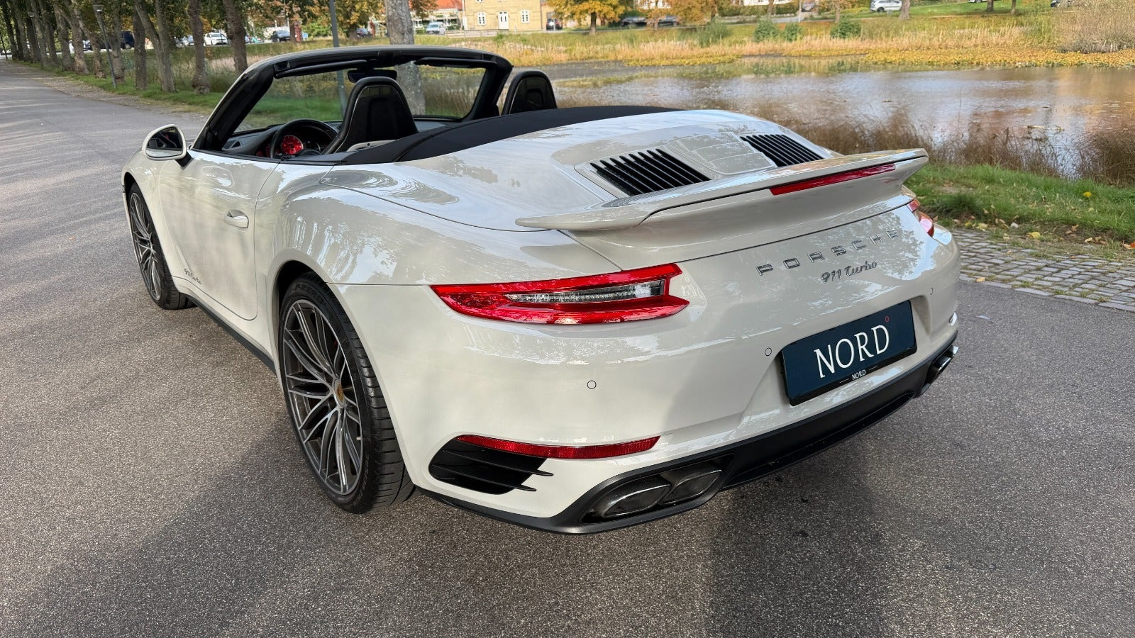 Grøn Porsche 911 Turbo fra 2018