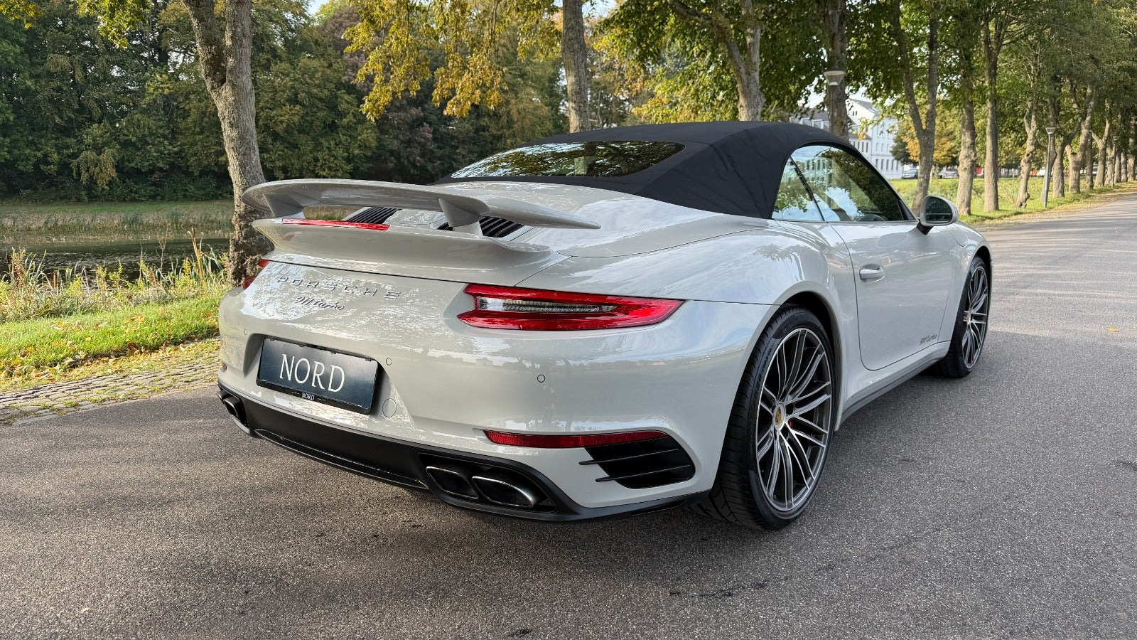 Grøn Porsche 911 Turbo fra 2018