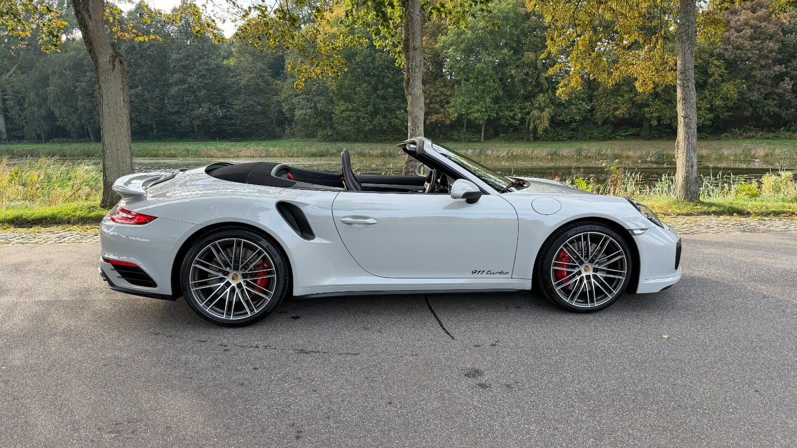 Grøn Porsche 911 Turbo fra 2018