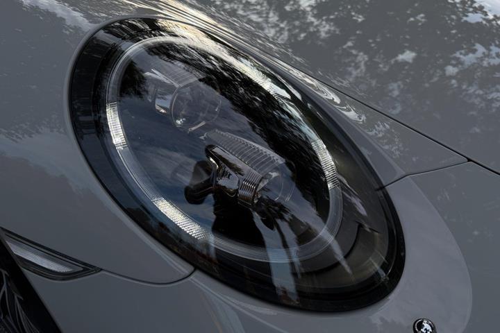 Grøn Porsche 911 Turbo fra 2018