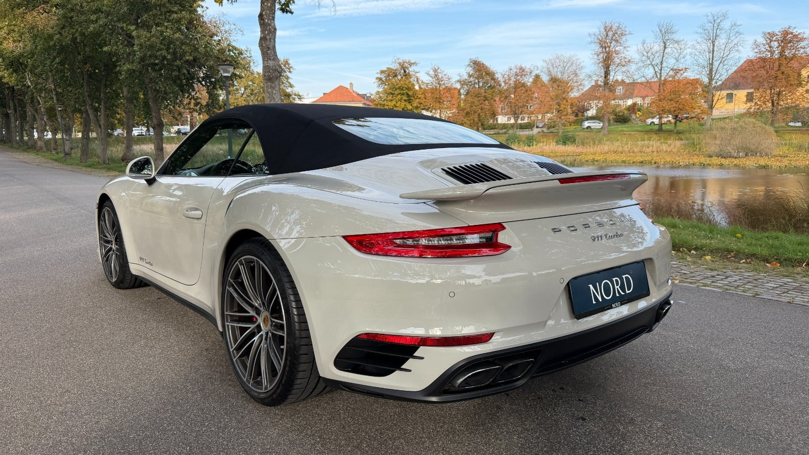 Grøn Porsche 911 Turbo fra 2018