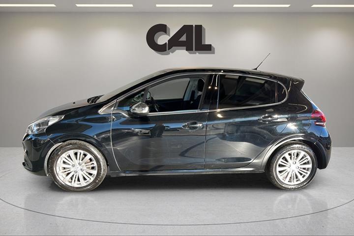 Sort Peugeot 208 fra 2020