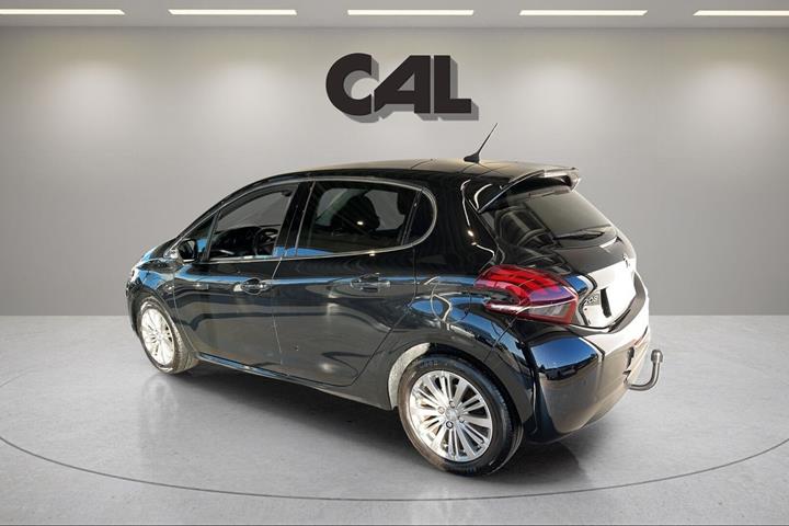 Sort Peugeot 208 fra 2020