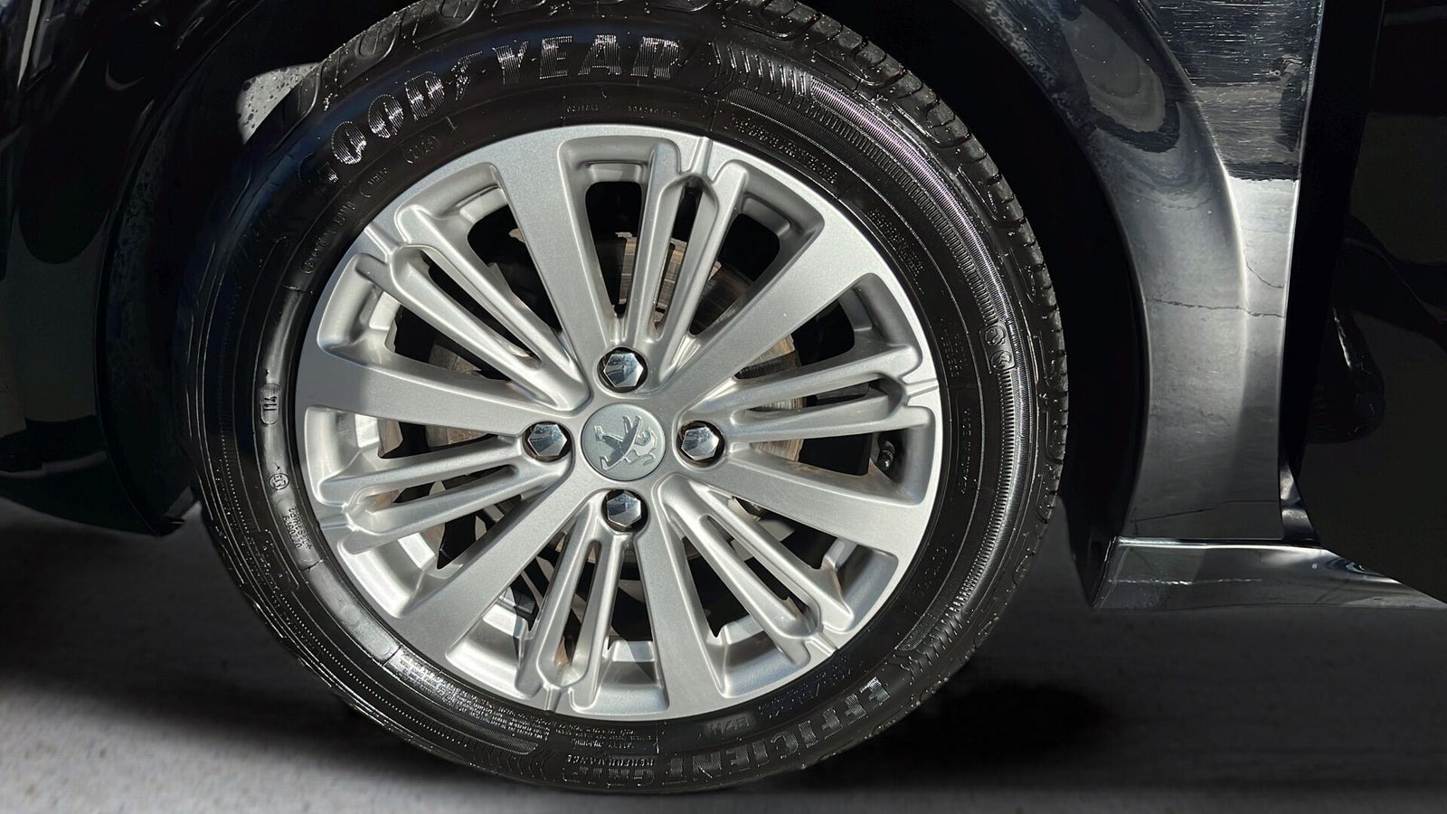 Sort Peugeot 208 fra 2020