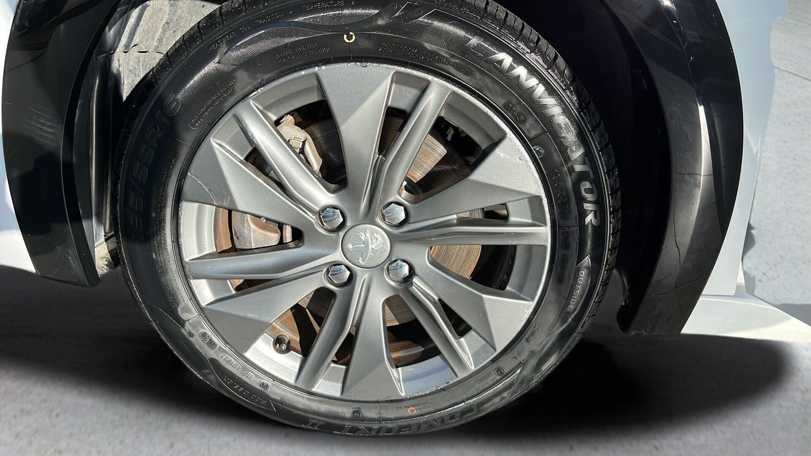 Hvid Peugeot e-208 fra 2022