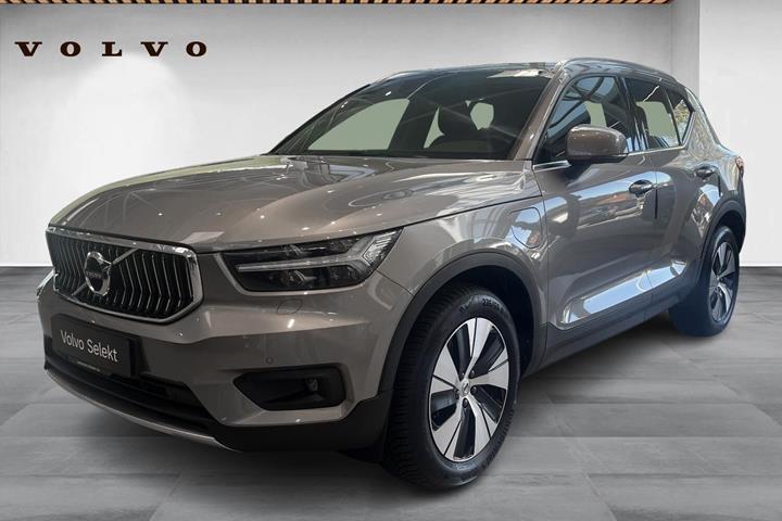Grå Volvo XC40 fra 2021