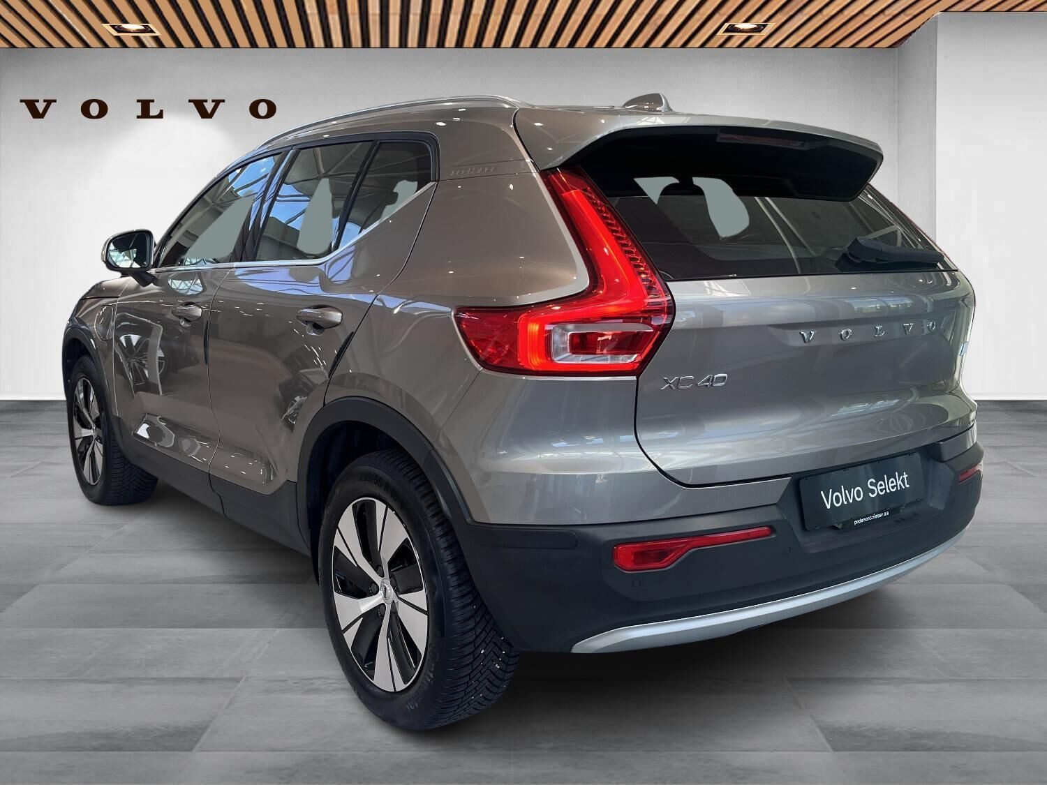 Grå Volvo XC40 fra 2021