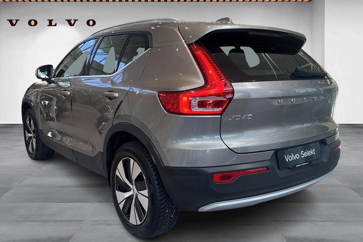 Grå Volvo XC40 fra 2021