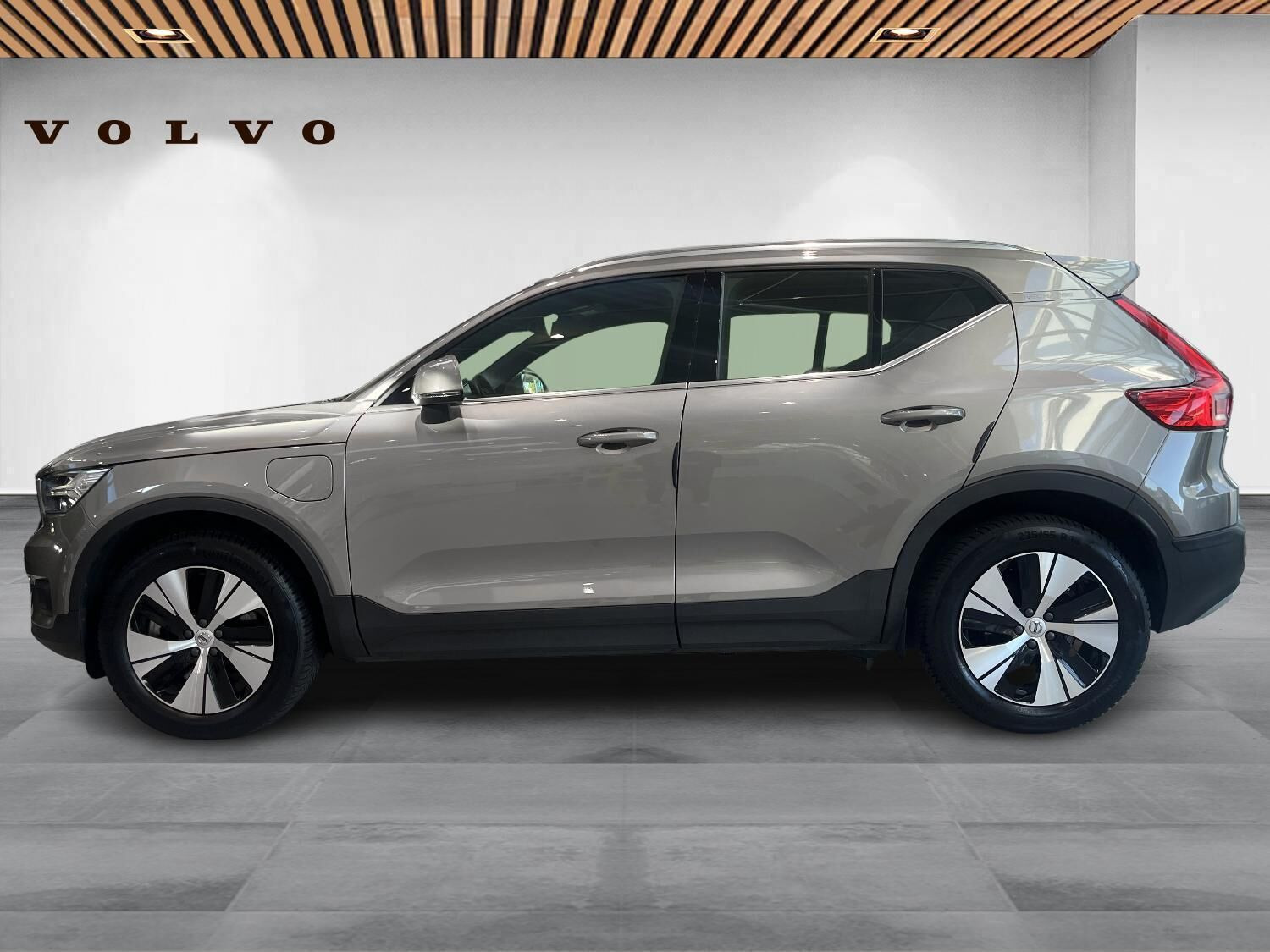 Grå Volvo XC40 fra 2021